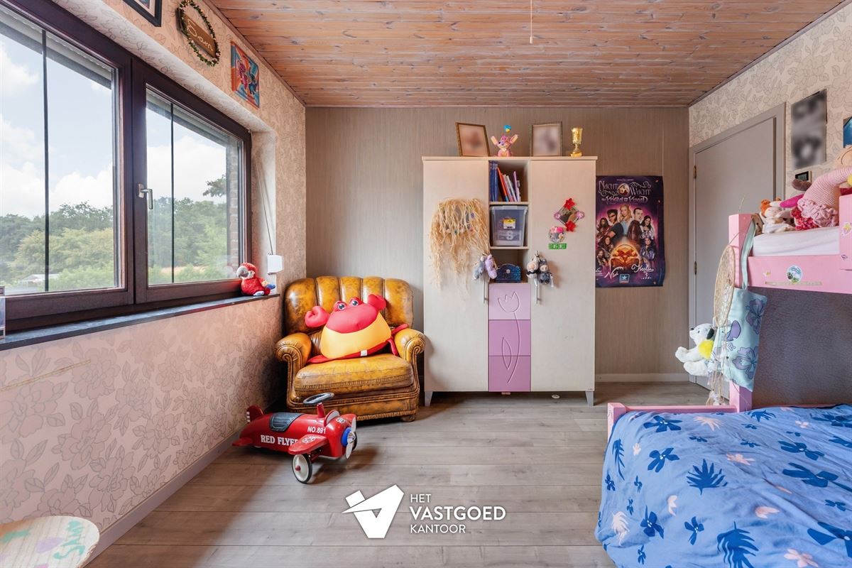 ZEER RUIME WONING MET ENORM VEEL MOGELIJKHEDEN OP 5320M²!