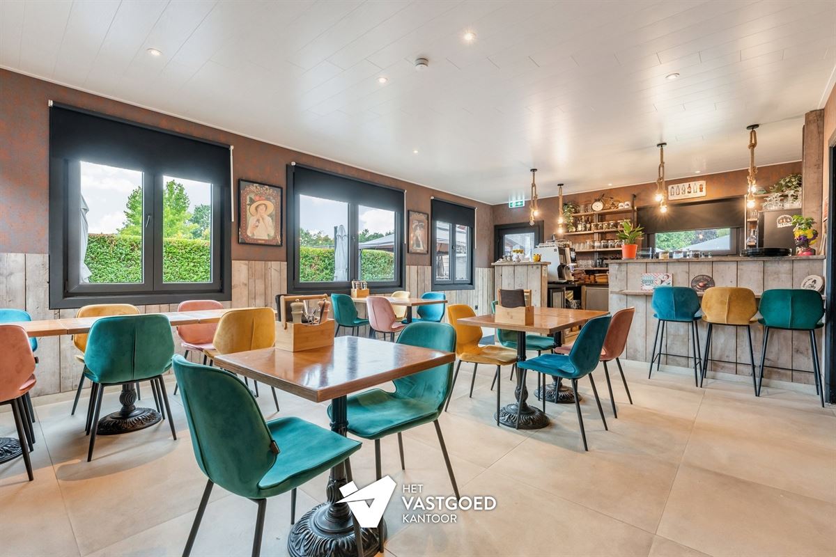 ZEER RUIME WONING MET ENORM VEEL MOGELIJKHEDEN OP 5320M²!
