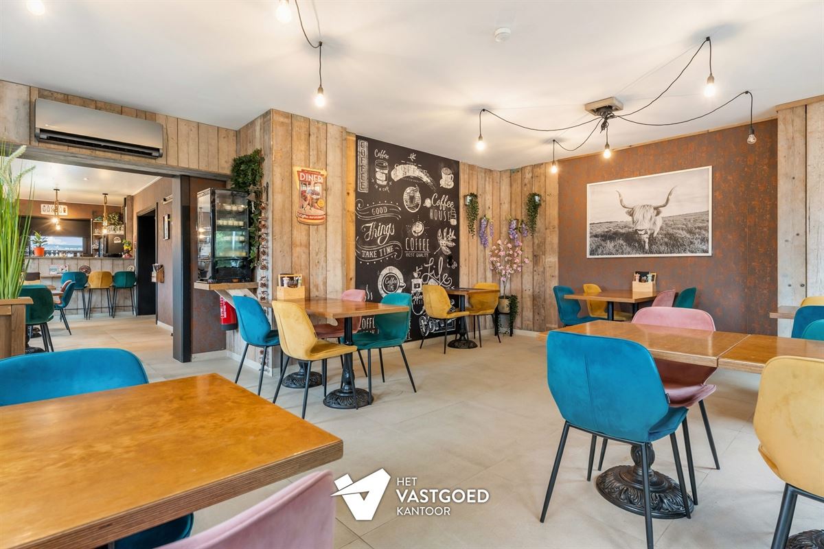 ZEER RUIME WONING MET ENORM VEEL MOGELIJKHEDEN OP 5320M²!