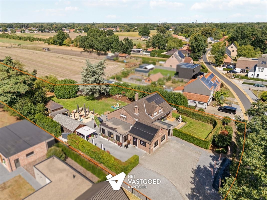 GOED DRAAIENDE HANDELSZAAK MET WOONST TE BALEN