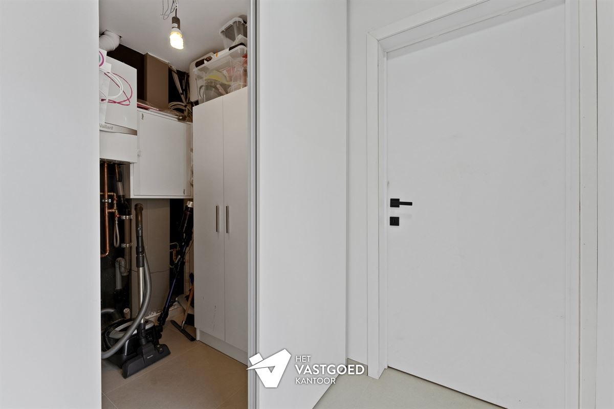 VOLLEDIG GERENOVEERDE WONING MET 4 SLAAPKAMERS EN TUIN MET ACHTERLIGGENDE BOUWGROND TE SCHAFFEN