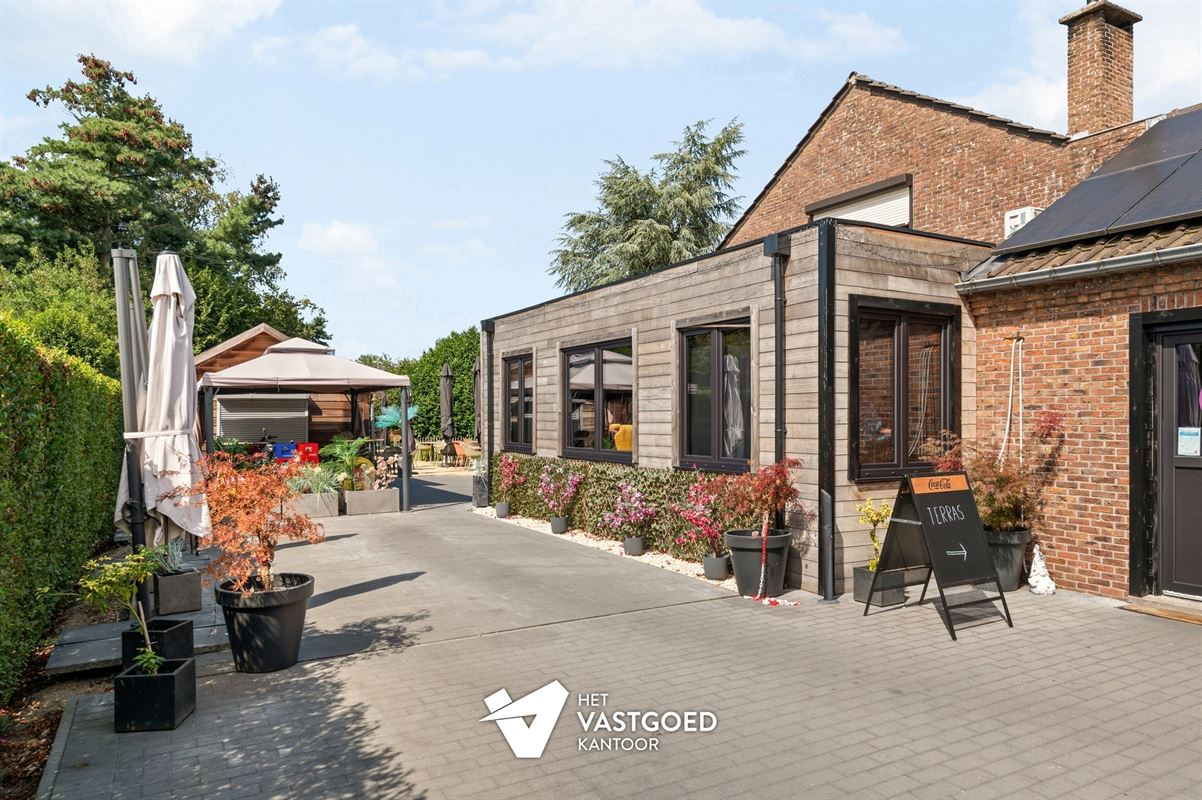 ZEER RUIME WONING MET ENORM VEEL MOGELIJKHEDEN OP 5320M²!