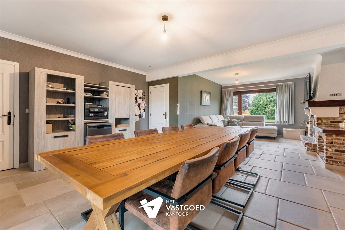 ZEER RUIME WONING MET ENORM VEEL MOGELIJKHEDEN OP 5320M²!
