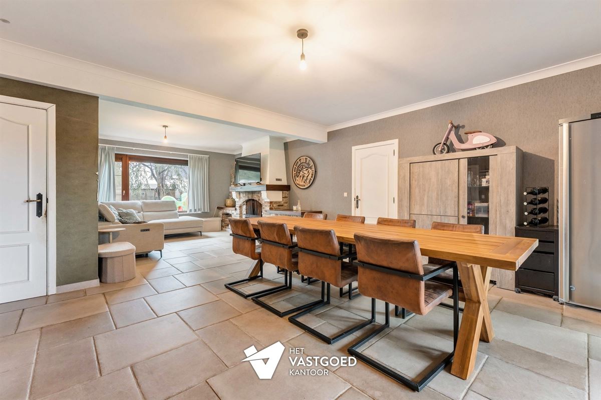 ZEER RUIME WONING MET ENORM VEEL MOGELIJKHEDEN OP 5320M²!