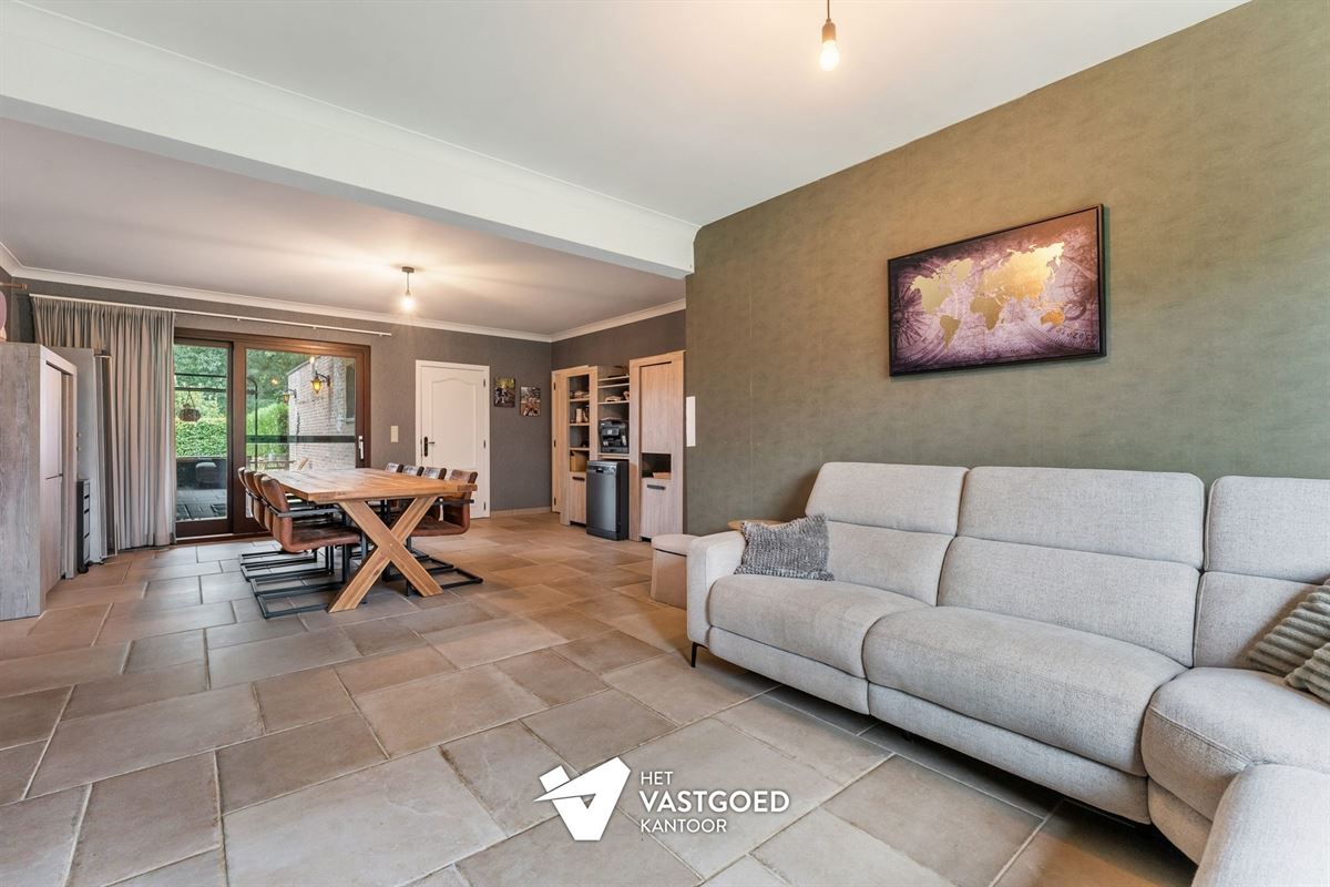 ZEER RUIME WONING MET ENORM VEEL MOGELIJKHEDEN OP 5320M²!