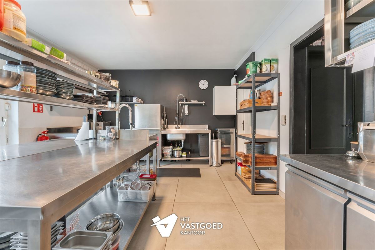 ZEER RUIME WONING MET ENORM VEEL MOGELIJKHEDEN OP 5320M²!