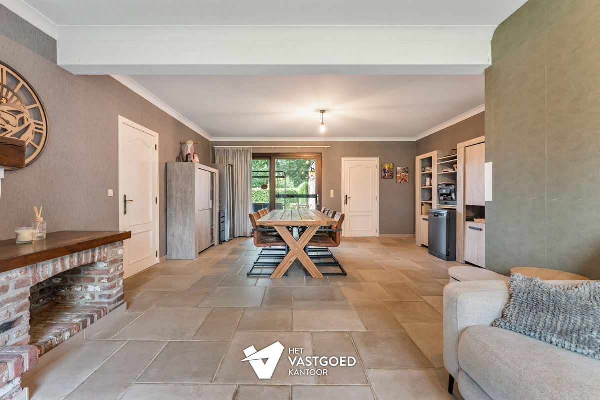 ZEER RUIME WONING MET ENORM VEEL MOGELIJKHEDEN OP 5320M²!