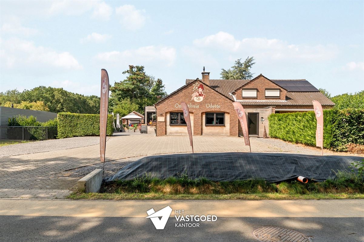ZEER RUIME WONING MET ENORM VEEL MOGELIJKHEDEN OP 5320M²!