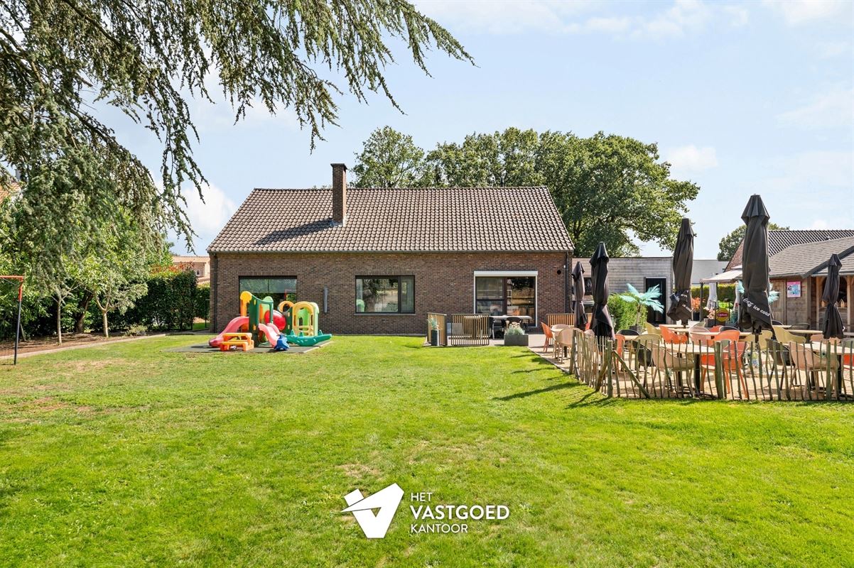 ZEER RUIME WONING MET ENORM VEEL MOGELIJKHEDEN OP 5320M²!