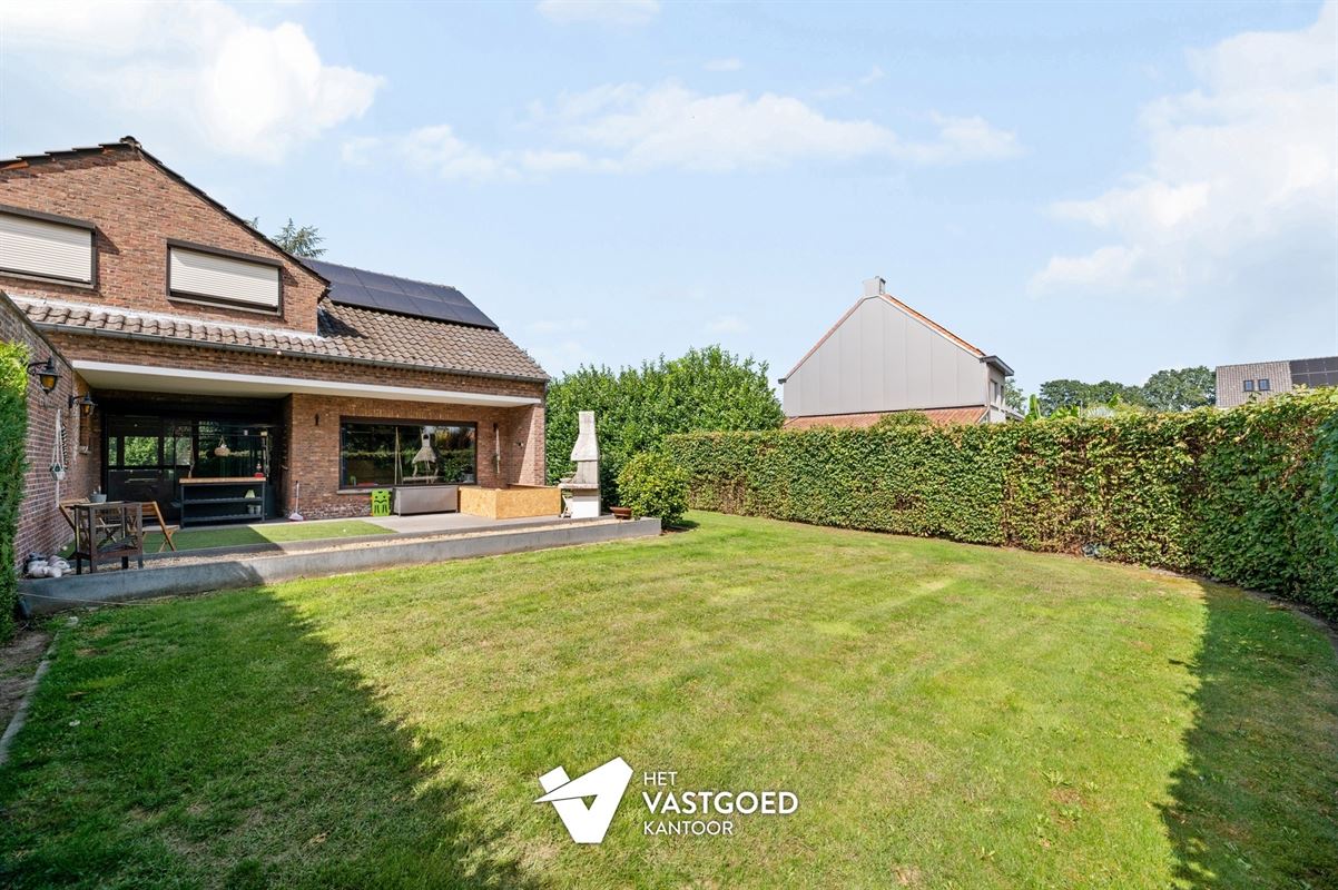 ZEER RUIME WONING MET ENORM VEEL MOGELIJKHEDEN OP 5320M²!