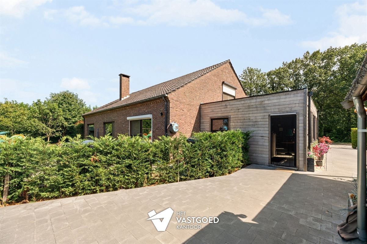 GOED DRAAIENDE HANDELSZAAK MET WOONST TE BALEN