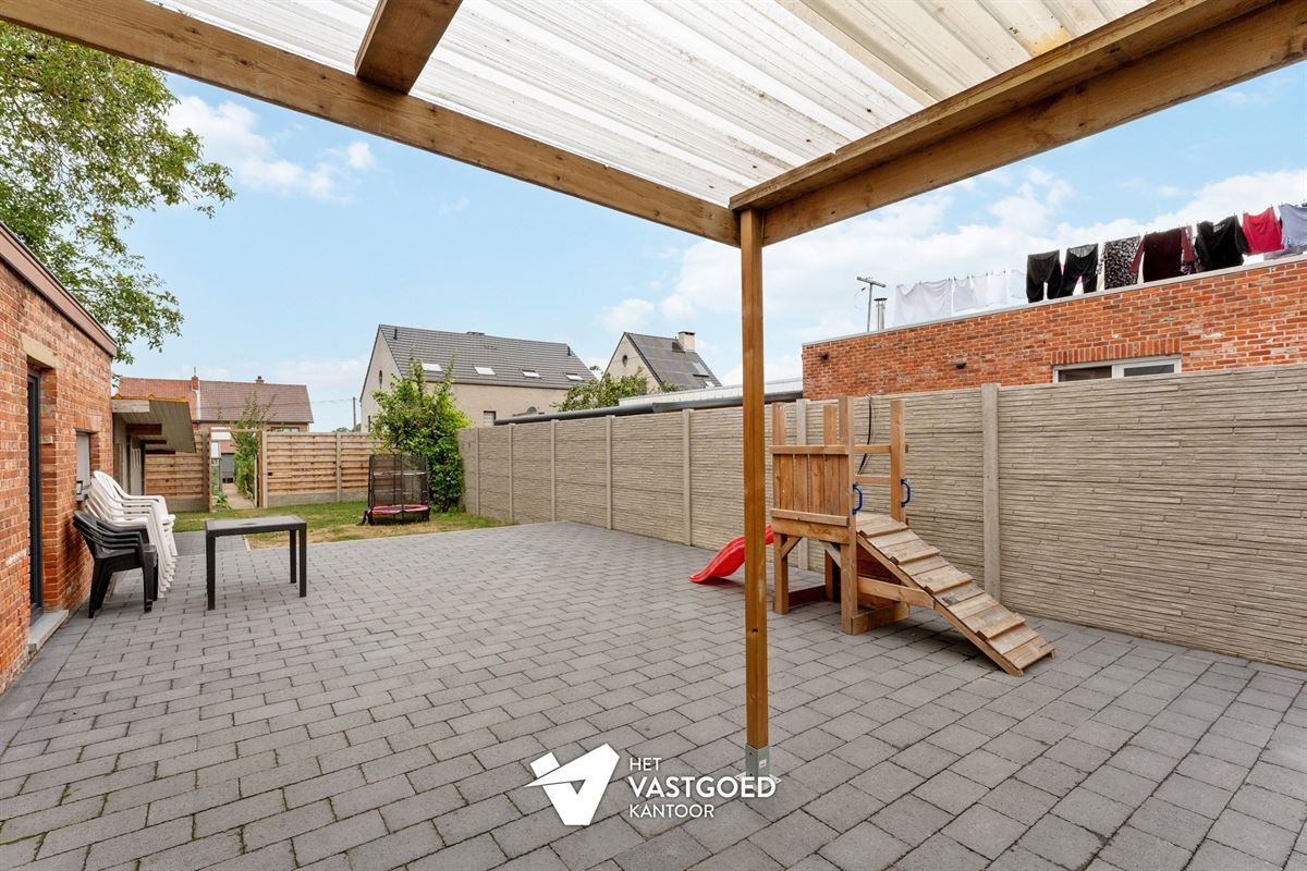 VOLLEDIG GERENOVEERDE WONING MET 4 SLAAPKAMERS EN TUIN MET ACHTERLIGGENDE BOUWGROND TE SCHAFFEN