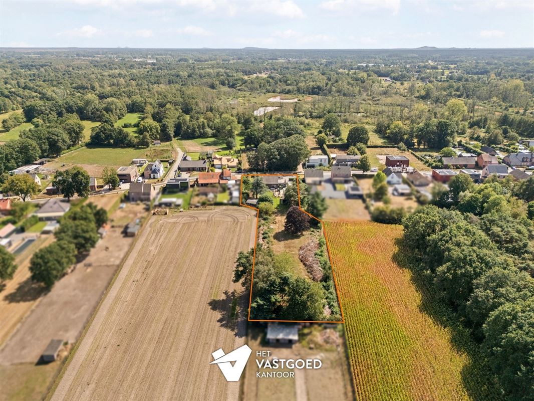 ZEER RUIME WONING MET ENORM VEEL MOGELIJKHEDEN OP 5320M²!