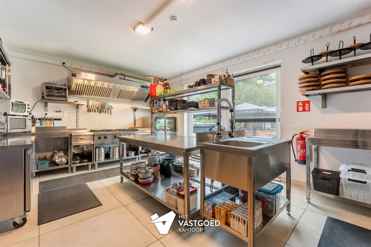 ZEER RUIME WONING MET ENORM VEEL MOGELIJKHEDEN OP 5320M²!
