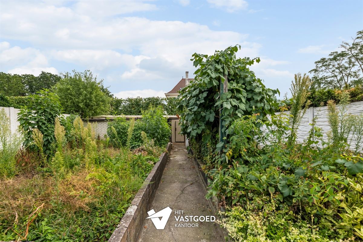 TE RENOVEREN KARAKTERVOLLE WONING UITERST RUSTIG GELEGEN TE BERINGEN-MIJN
