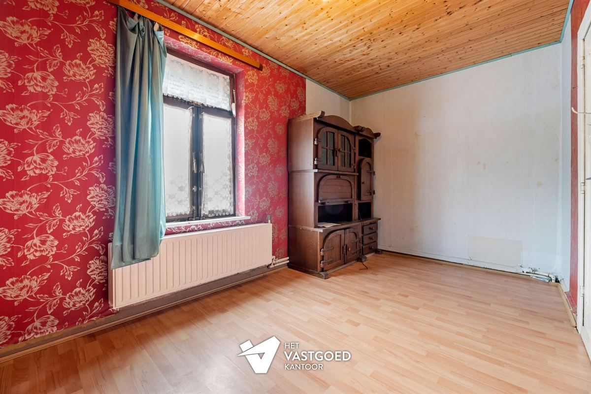 TE RENOVEREN KARAKTERVOLLE WONING UITERST RUSTIG GELEGEN TE BERINGEN-MIJN