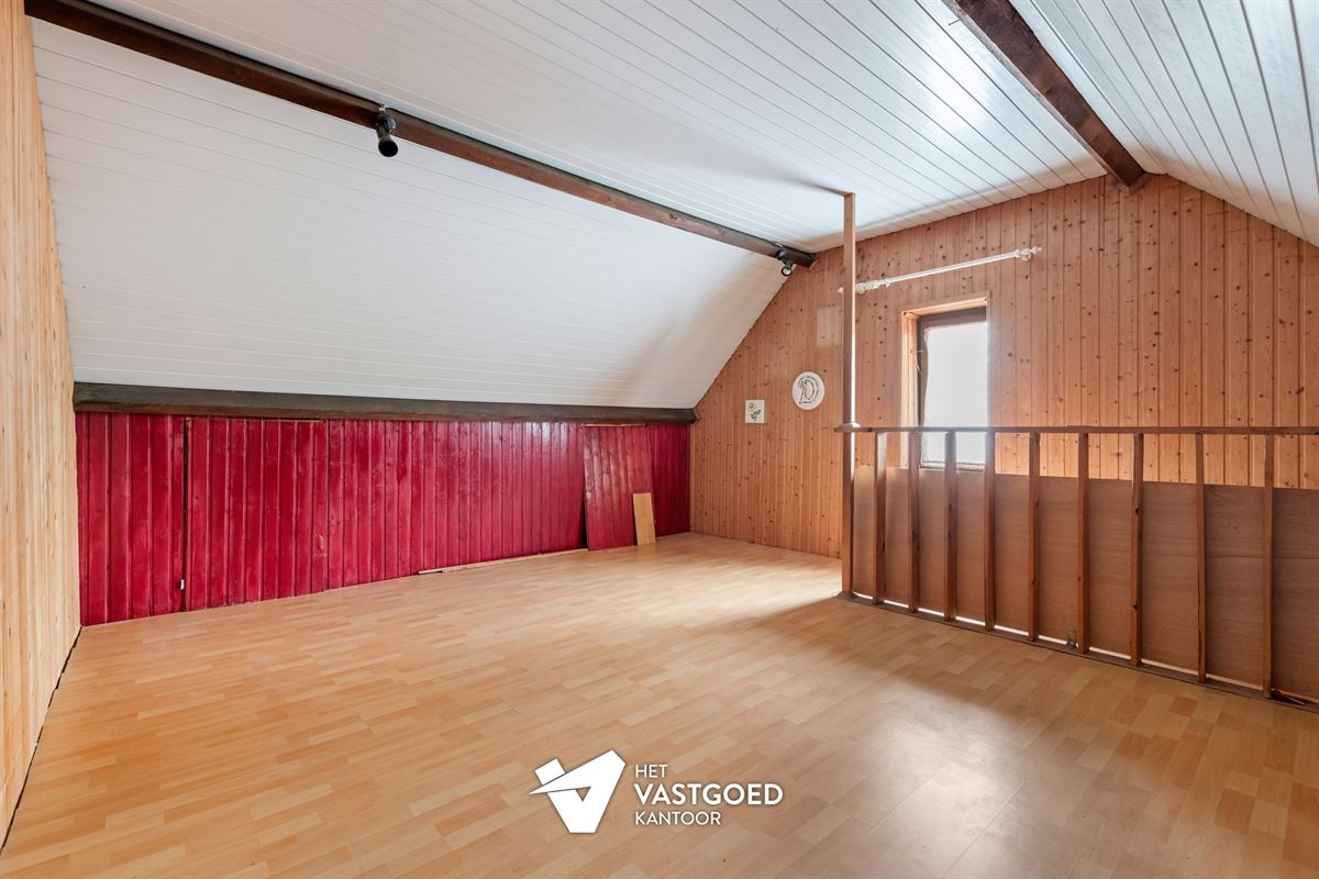 TE RENOVEREN KARAKTERVOLLE WONING UITERST RUSTIG GELEGEN TE BERINGEN-MIJN