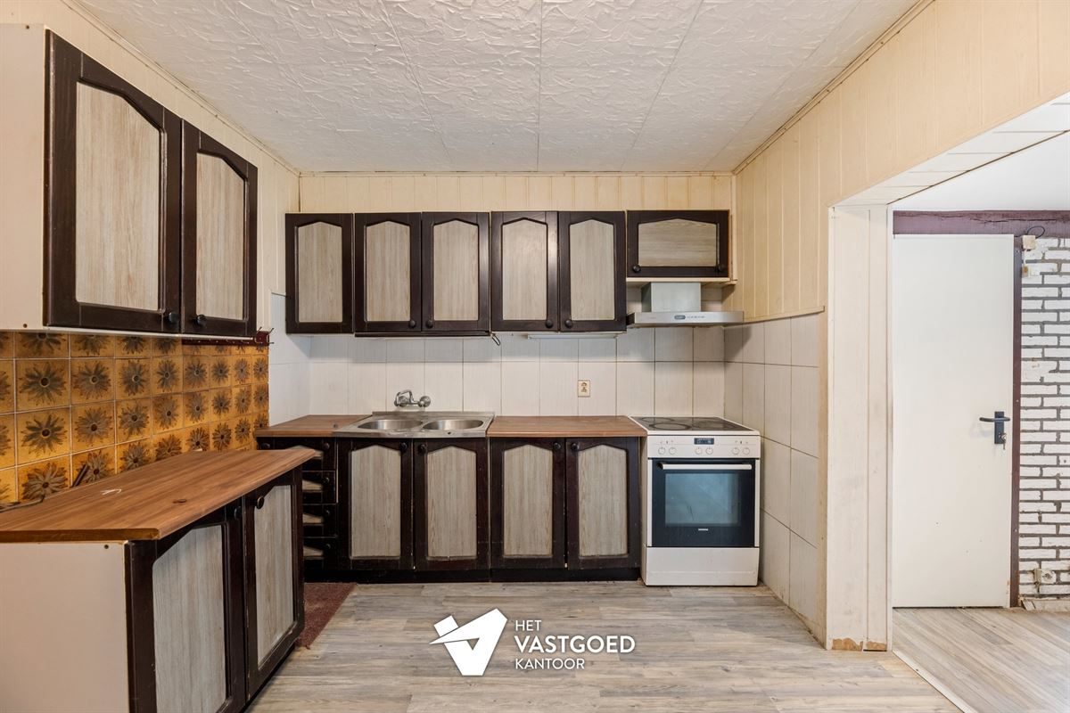 TE RENOVEREN KARAKTERVOLLE WONING UITERST RUSTIG GELEGEN TE BERINGEN-MIJN