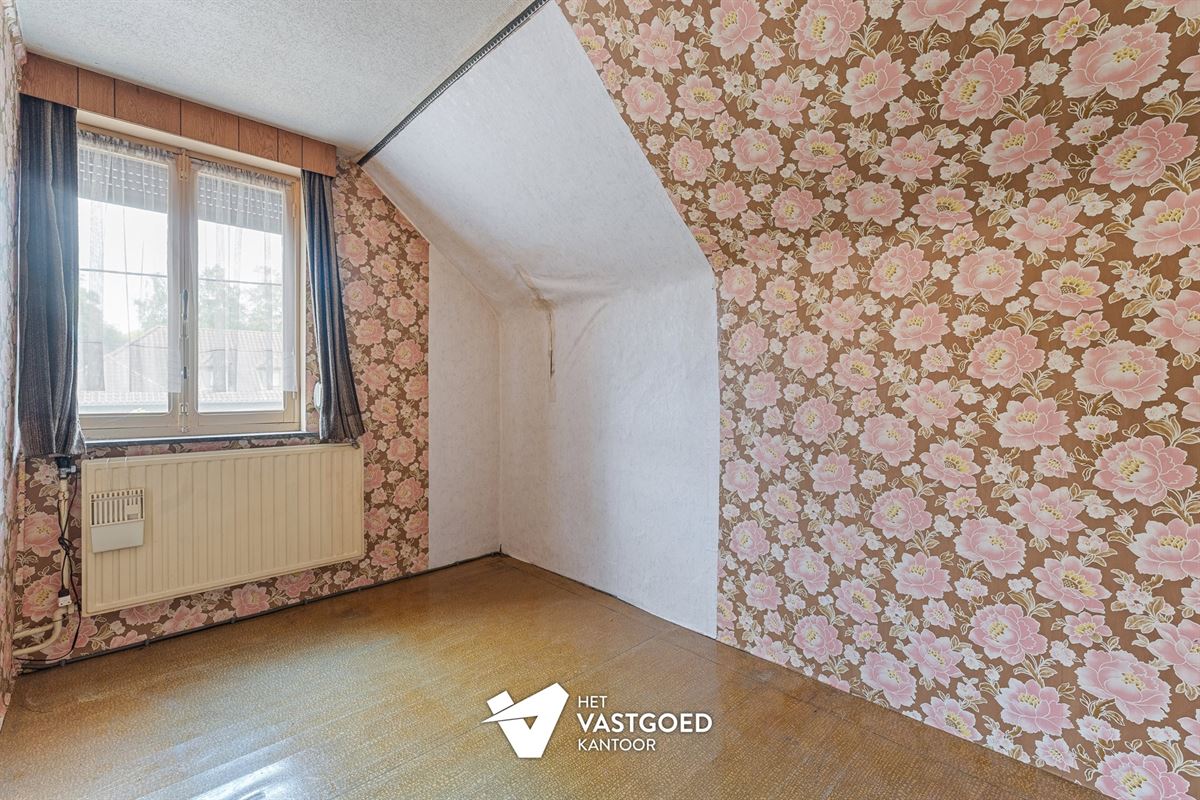 TE RENOVEREN RIJWONING MET 4 SLAAPKAMERS TE BEVERLO