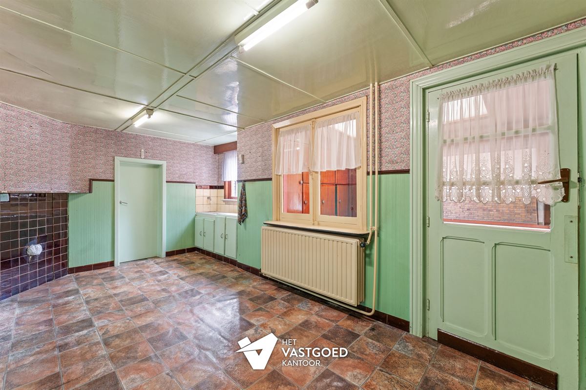 TE RENOVEREN RIJWONING MET 4 SLAAPKAMERS TE BEVERLO