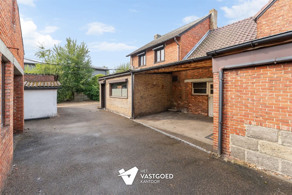 TE RENOVEREN RIJWONING MET 4 SLAAPKAMERS TE BEVERLO