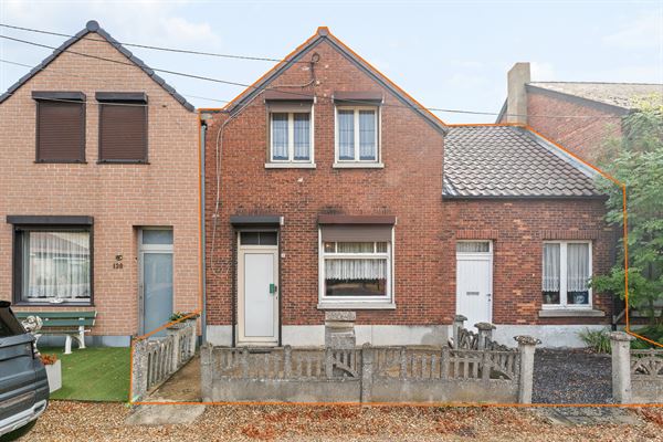 TE RENOVEREN RIJWONING MET 4 SLAAPKAMERS TE BEVERLO