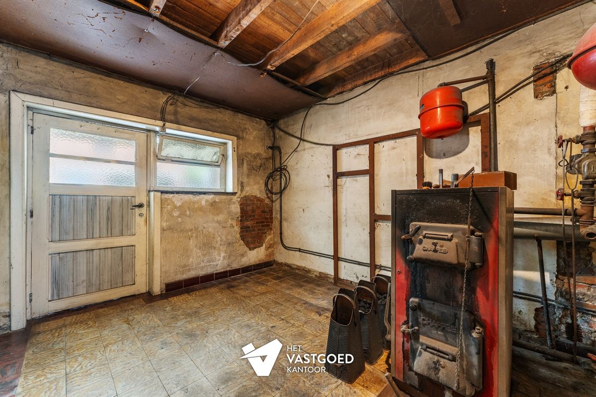 TE RENOVEREN RIJWONING MET 4 SLAAPKAMERS TE BEVERLO