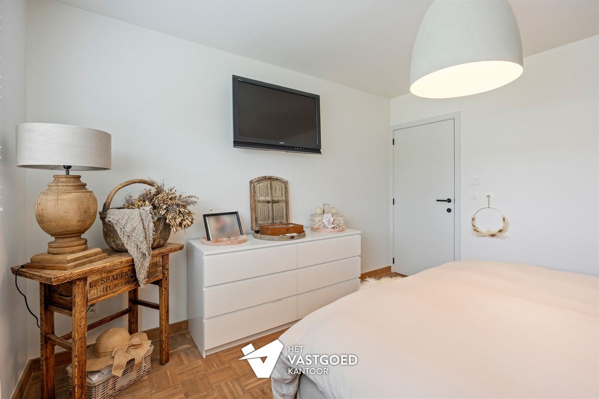 INSTAPKLARE WONING MET 3 SLAAPKAMERS EN TUIN MET TUINKAMER TE ZONHOVEN