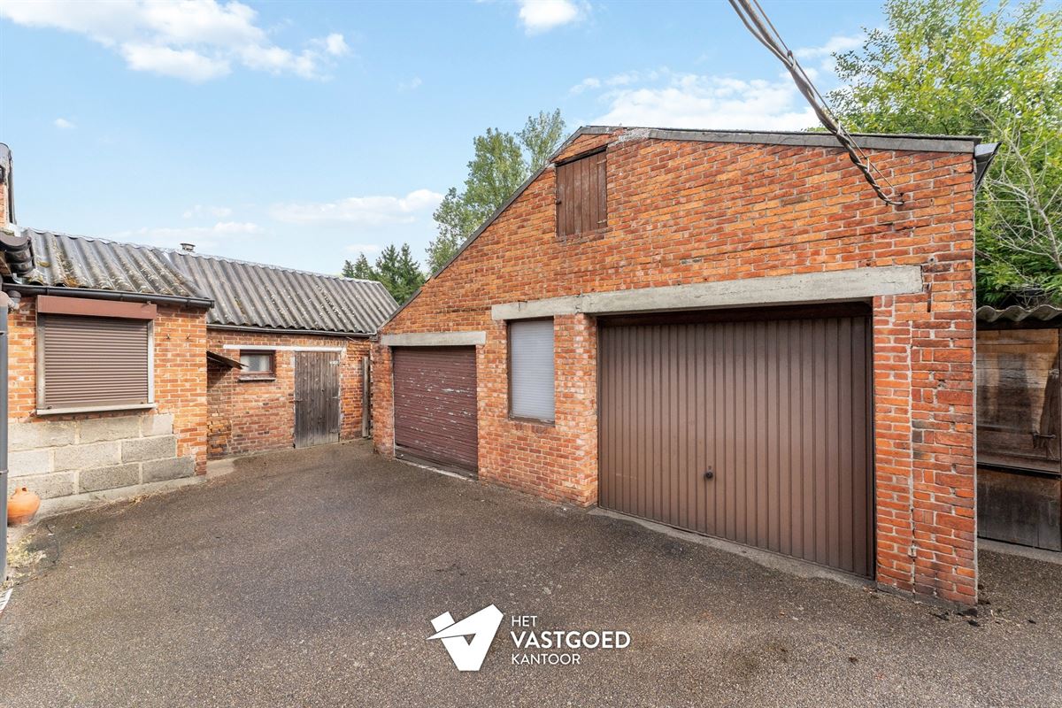 TE RENOVEREN RIJWONING MET 4 SLAAPKAMERS TE BEVERLO
