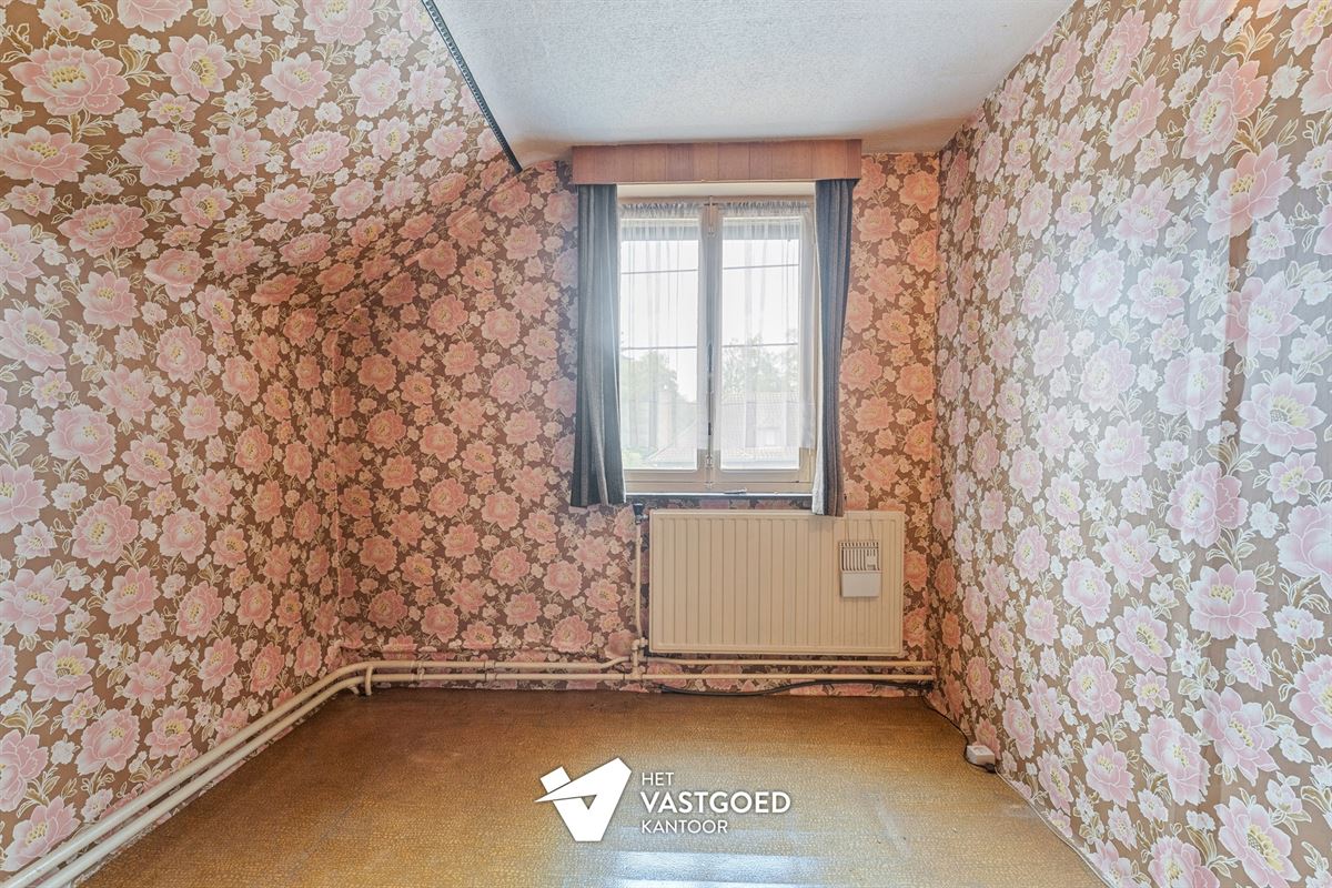 TE RENOVEREN RIJWONING MET 4 SLAAPKAMERS TE BEVERLO
