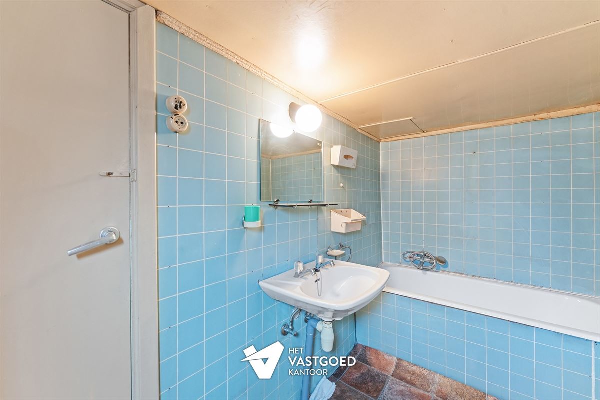 TE RENOVEREN RIJWONING MET 4 SLAAPKAMERS TE BEVERLO