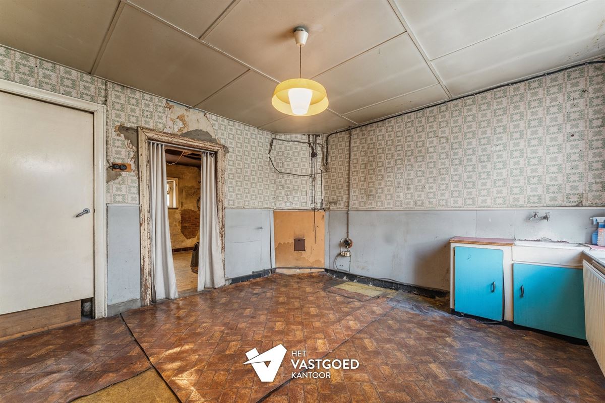TE RENOVEREN RIJWONING MET 4 SLAAPKAMERS TE BEVERLO
