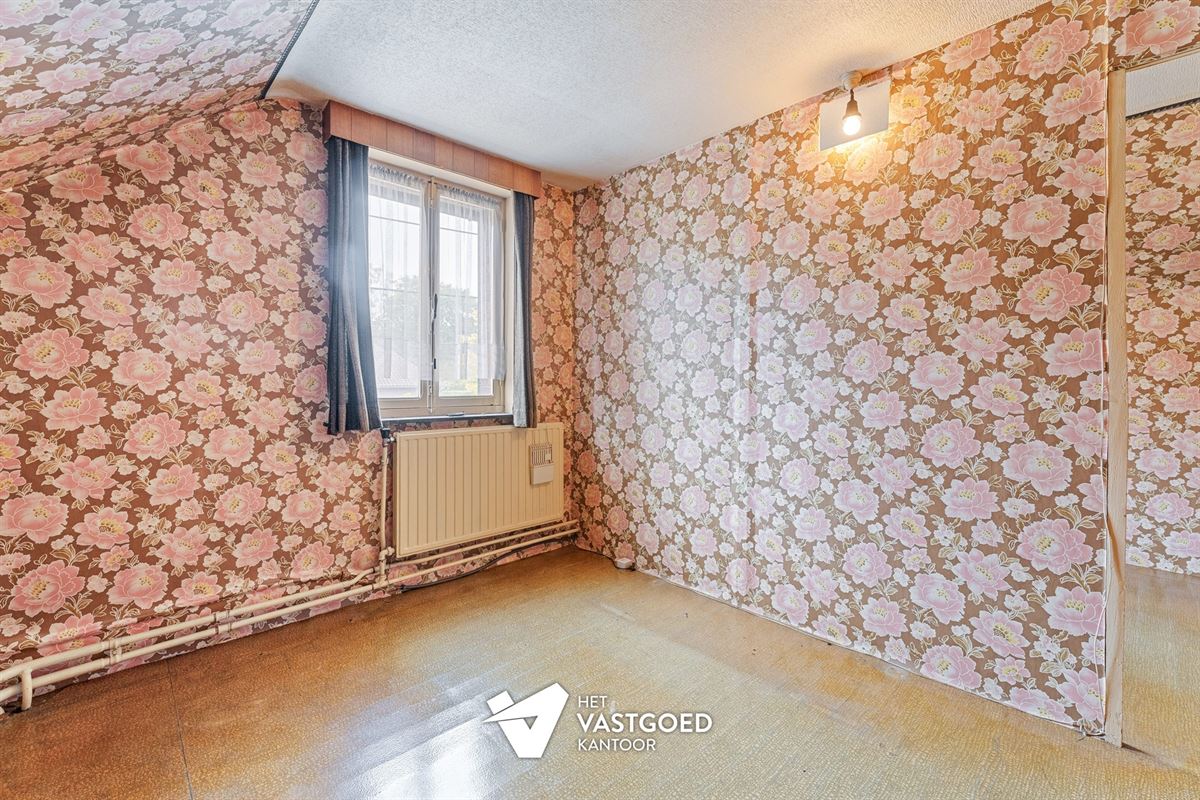TE RENOVEREN RIJWONING MET 4 SLAAPKAMERS TE BEVERLO