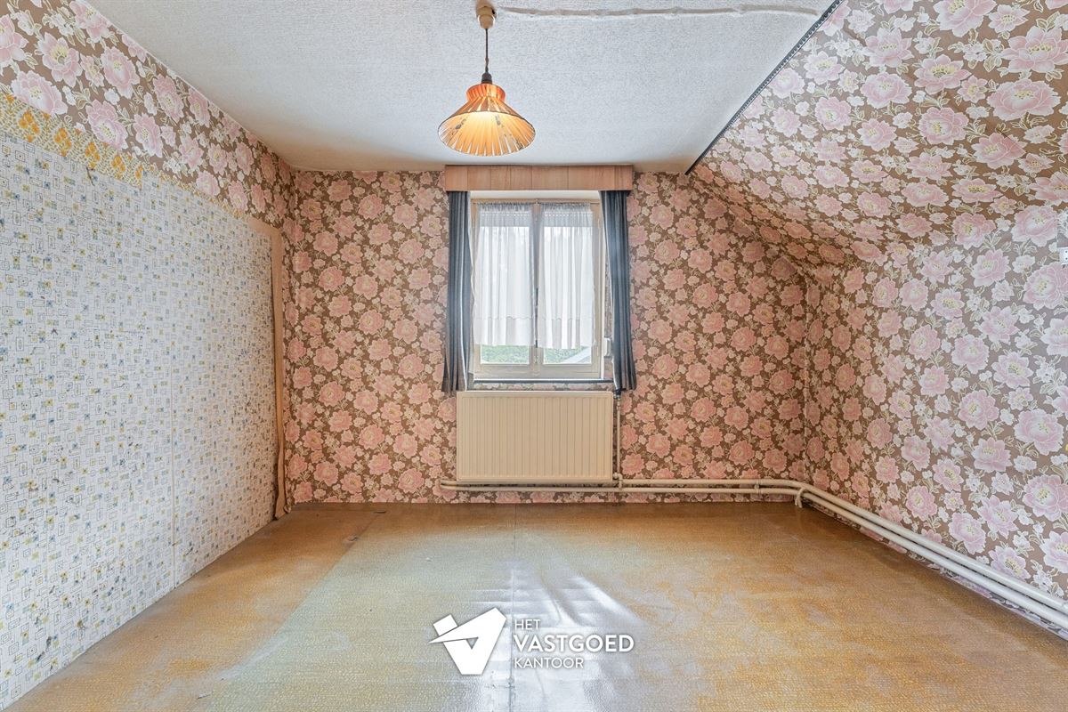 TE RENOVEREN RIJWONING MET 4 SLAAPKAMERS TE BEVERLO
