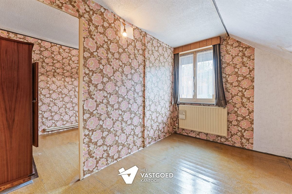 TE RENOVEREN RIJWONING MET 4 SLAAPKAMERS TE BEVERLO