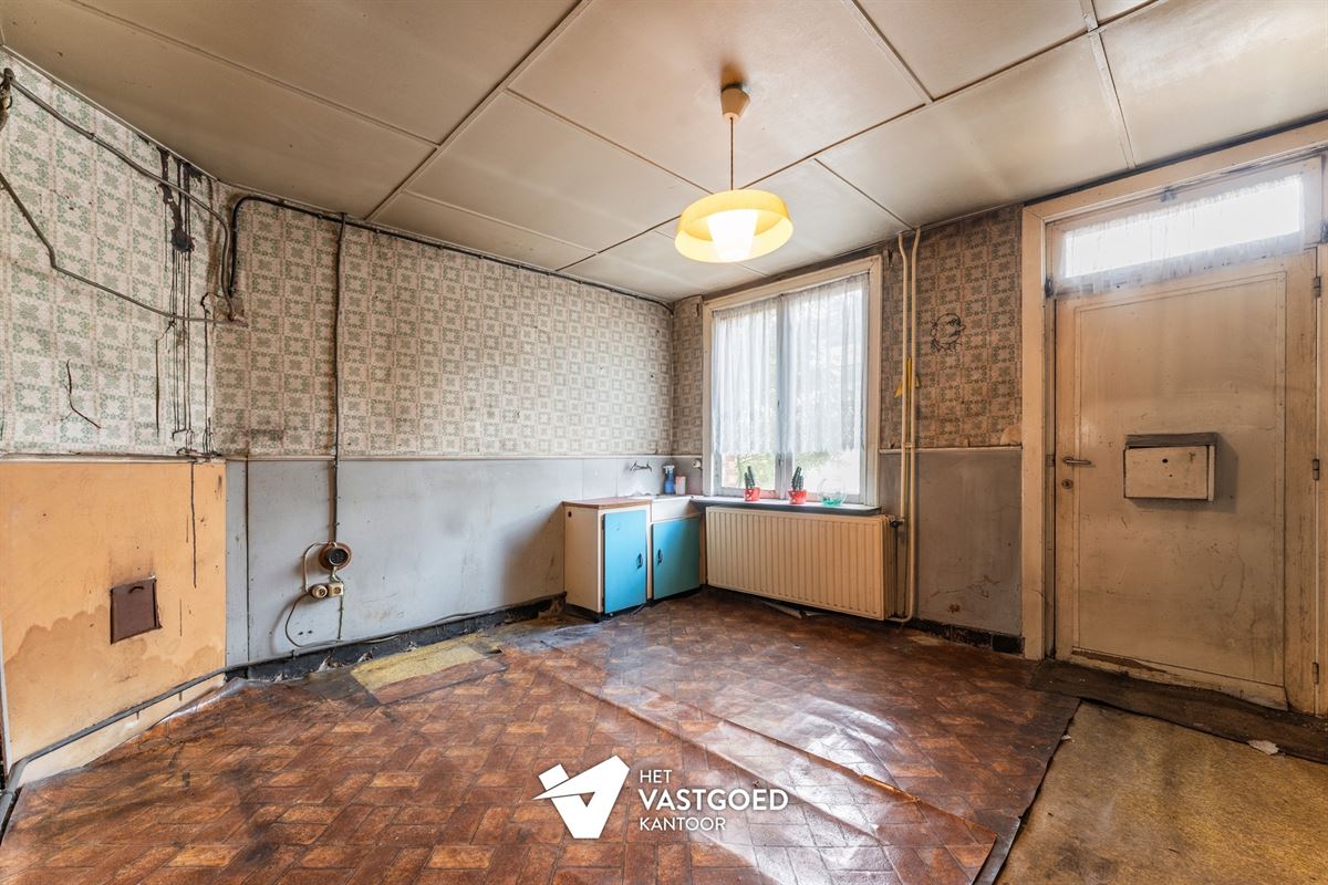 TE RENOVEREN RIJWONING MET 4 SLAAPKAMERS TE BEVERLO