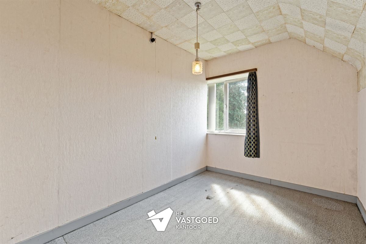 TE RENOVEREN WONING OP PERCEEL VAN 28 ARE VLAK BIJ KOERSEL-CENTRUM