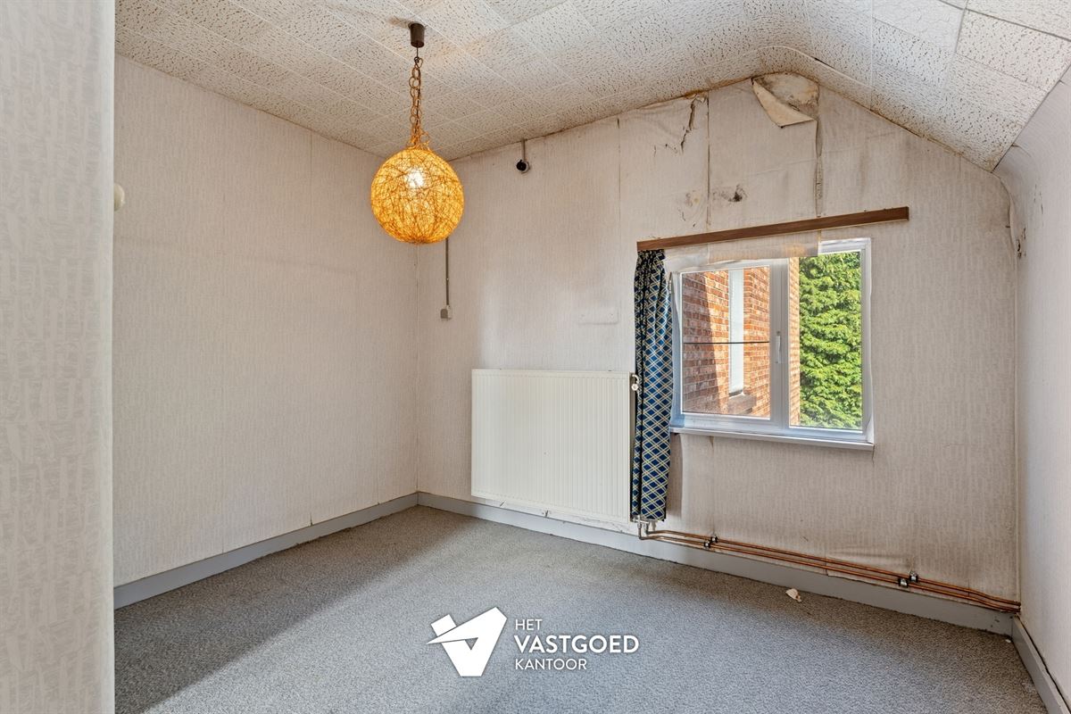 TE RENOVEREN WONING OP PERCEEL VAN 28 ARE VLAK BIJ KOERSEL-CENTRUM