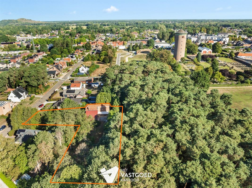 TE RENOVEREN WONING OP PERCEEL VAN 28 ARE VLAK BIJ KOERSEL-CENTRUM