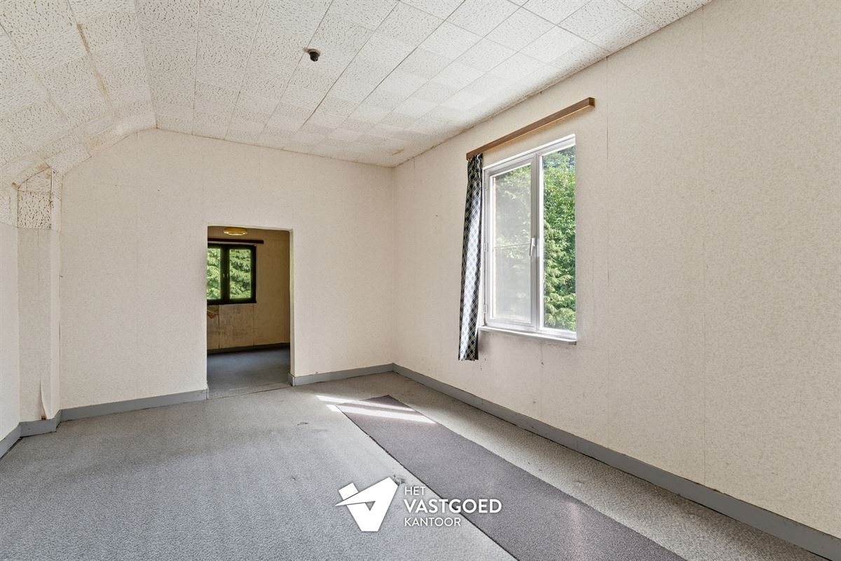 TE RENOVEREN WONING OP PERCEEL VAN 28 ARE VLAK BIJ KOERSEL-CENTRUM