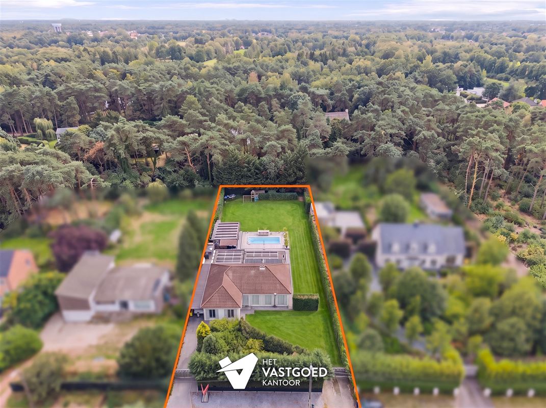 GELIJKVLOERSE VILLA MET ZWEMBAD, POOLHOUSE EN ENERGIEZUINIG WOONCOMFORT IN MOL