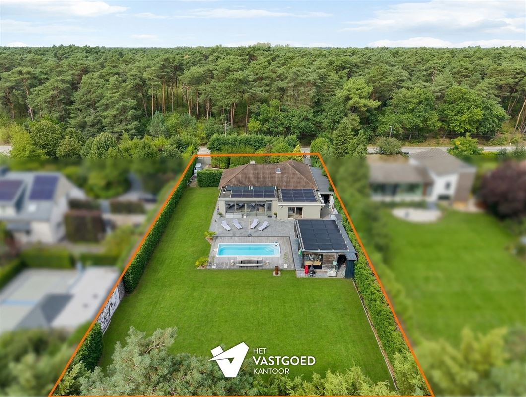 GELIJKVLOERSE VILLA MET ZWEMBAD, POOLHOUSE EN ENERGIEZUINIG WOONCOMFORT IN MOL
