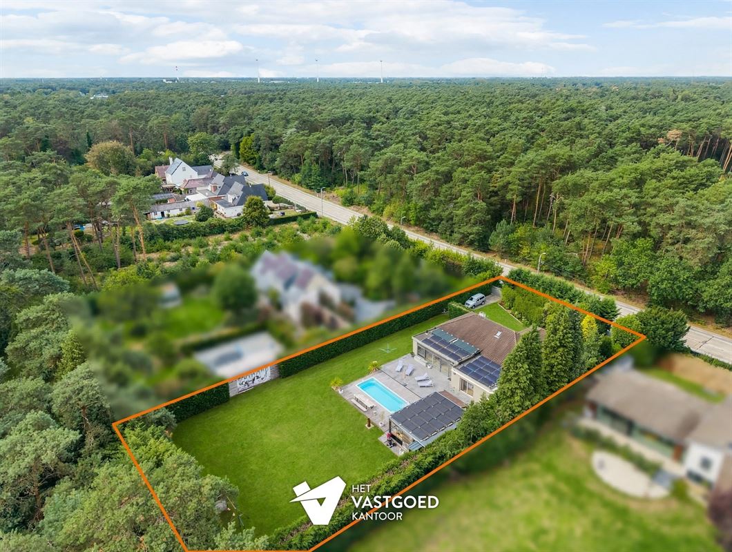 GELIJKVLOERSE VILLA MET ZWEMBAD, POOLHOUSE EN ENERGIEZUINIG WOONCOMFORT IN MOL