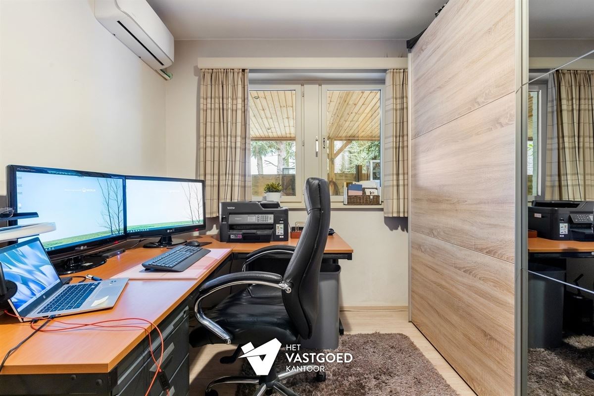 GELIJKVLOERSE VILLA MET ZWEMBAD, POOLHOUSE EN ENERGIEZUINIG WOONCOMFORT IN MOL