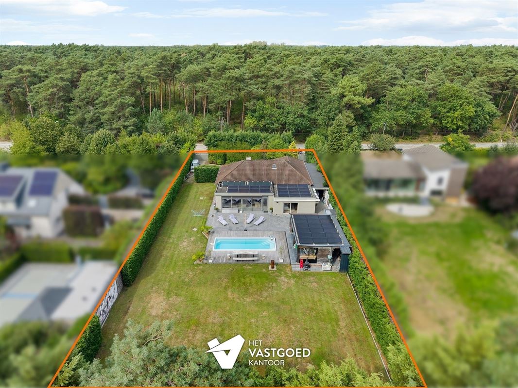 GELIJKVLOERSE VILLA MET ZWEMBAD, POOLHOUSE EN ENERGIEZUINIG WOONCOMFORT IN MOL