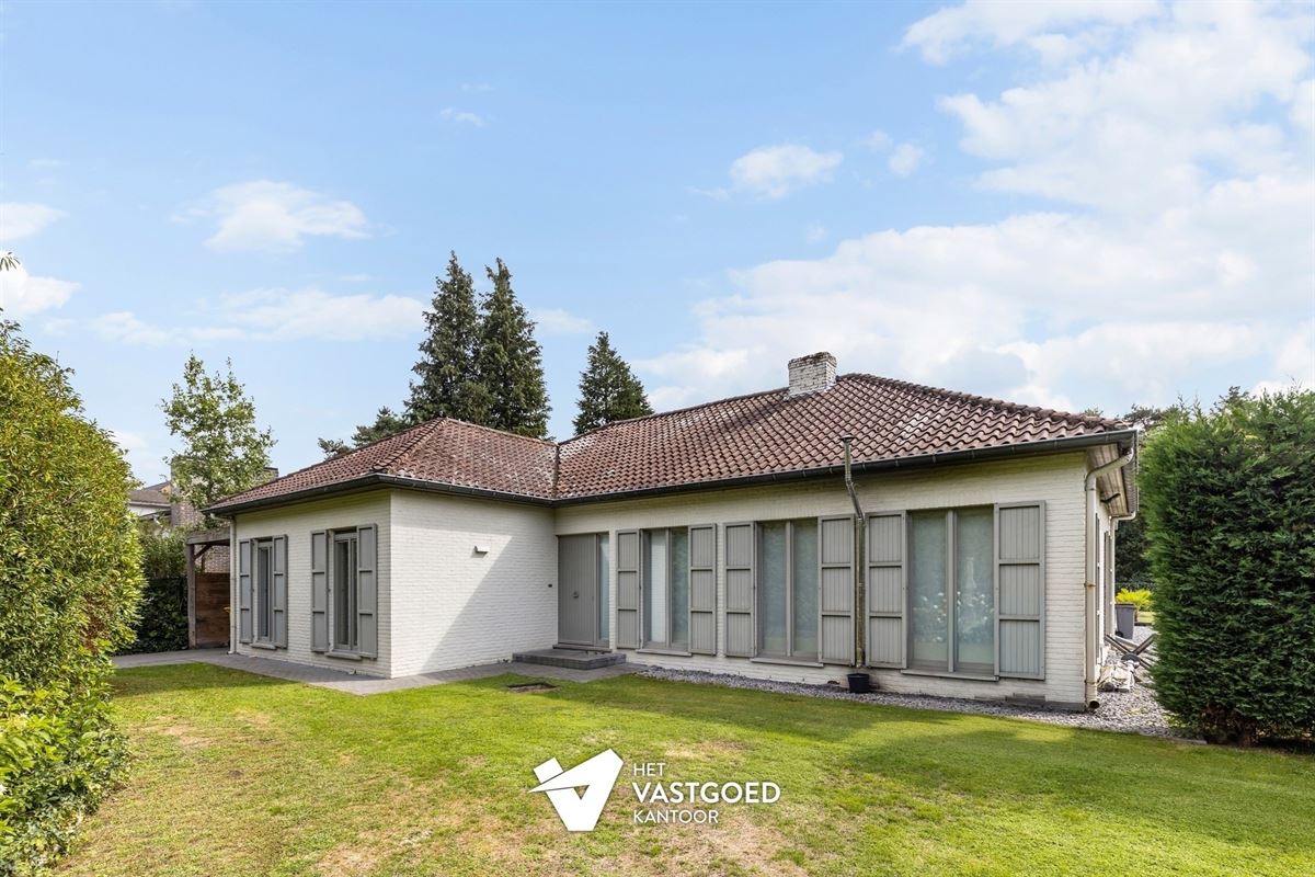 GELIJKVLOERSE VILLA MET ZWEMBAD, POOLHOUSE EN ENERGIEZUINIG WOONCOMFORT IN MOL