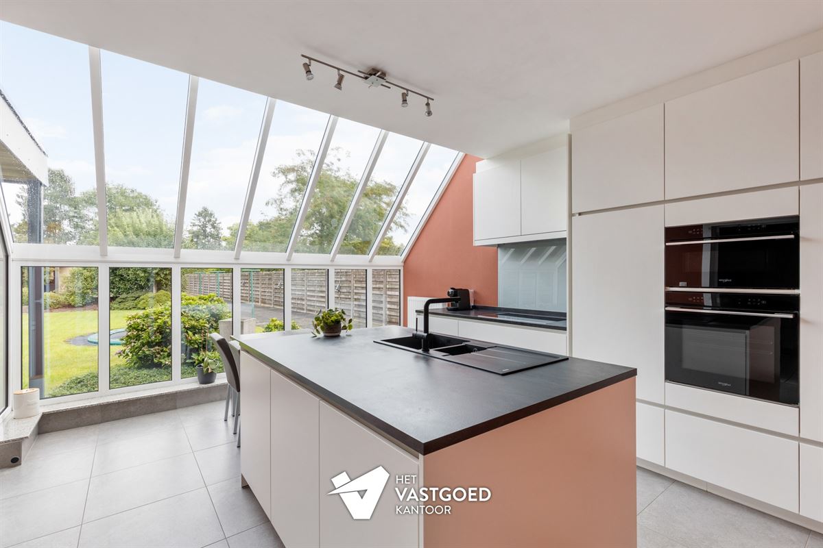 PERFECT ONDERHOUDEN, INSTAPKLARE WONING OP IDEALE LIGGING