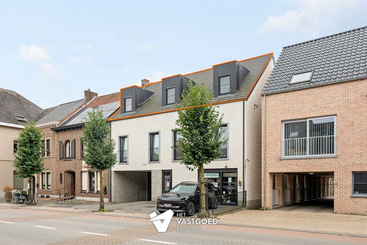 PRACHTIGE, RUIME PENTHOUSE MET 3 KAMERS IN CENTRUM