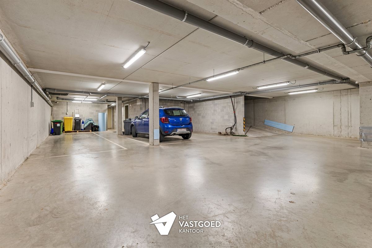 PRACHTIGE, RUIME PENTHOUSE MET 3 KAMERS IN CENTRUM