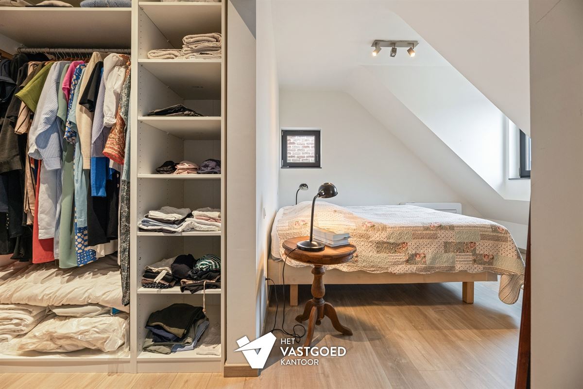 PRACHTIGE, RUIME PENTHOUSE MET 3 KAMERS IN CENTRUM